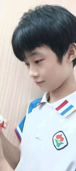 文件:小学时期李长璟.jpg
